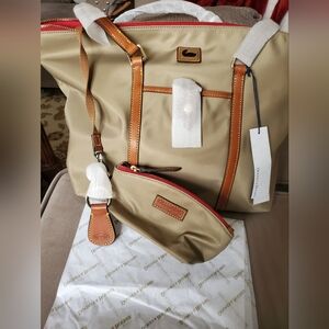 NEW Dooney & Bourke Nylon Large Zip Totewith Key Fob Taupe & Brown Leather.